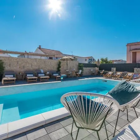 Julia - One Bedroom 2 *
